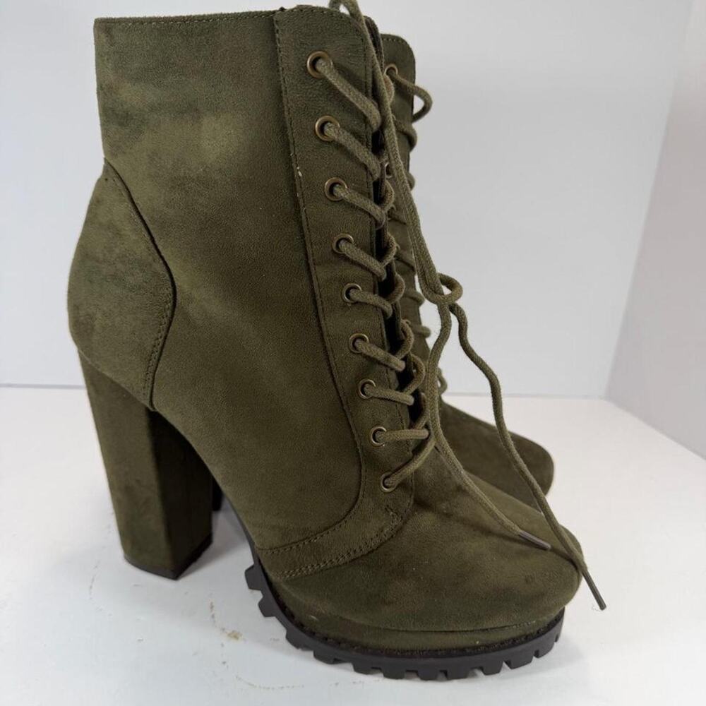Its Olive Green Faux Suede Lace Up Ankle Boot With Side Zipper Size 10M